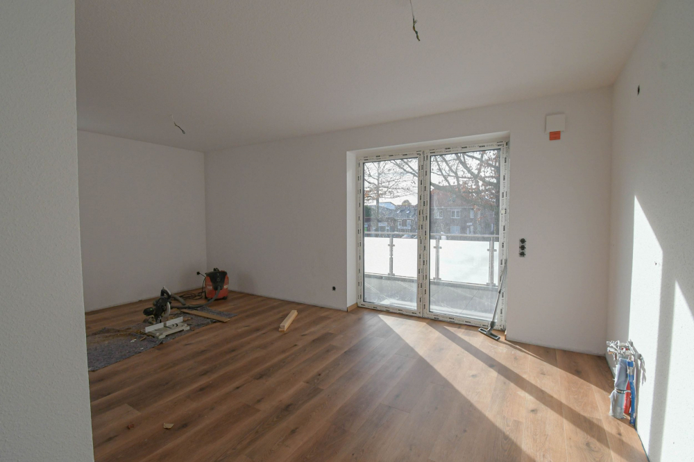6635 - Stilvoll Wohnen im Neubau – Lichtdurchflutete 2,5-Zimmer-Wohnung mit Aufzug und Balkon - Foto 2