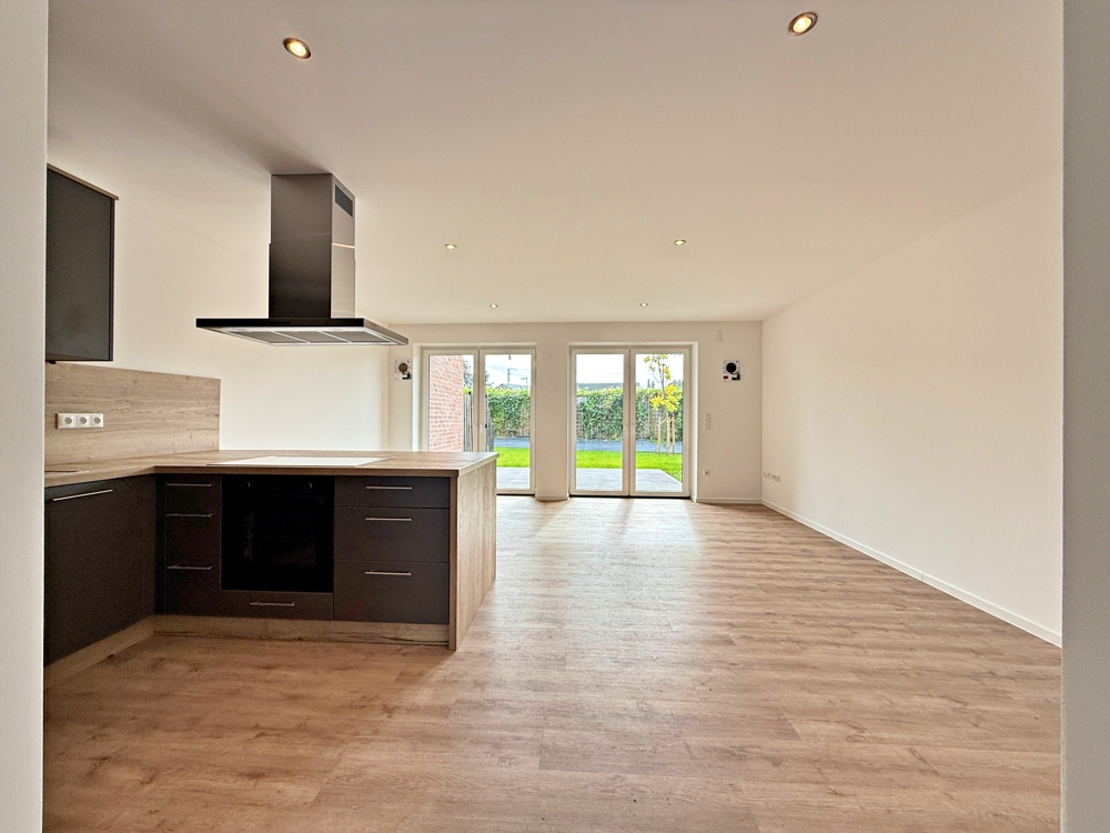 Reihenhaus mit hohem Komfort in Augustfehn |inkl. Einbauküche, Wärmepumpe und PV-Anlage! - Photo 4