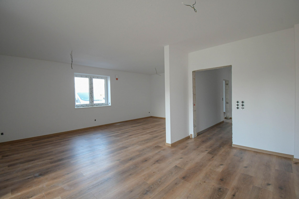 6644 - NEUBAU! Moderne Zwei-Zimmer-Erdgeschosswohnung mit Einbauküche in zentraler Lage - Foto 1