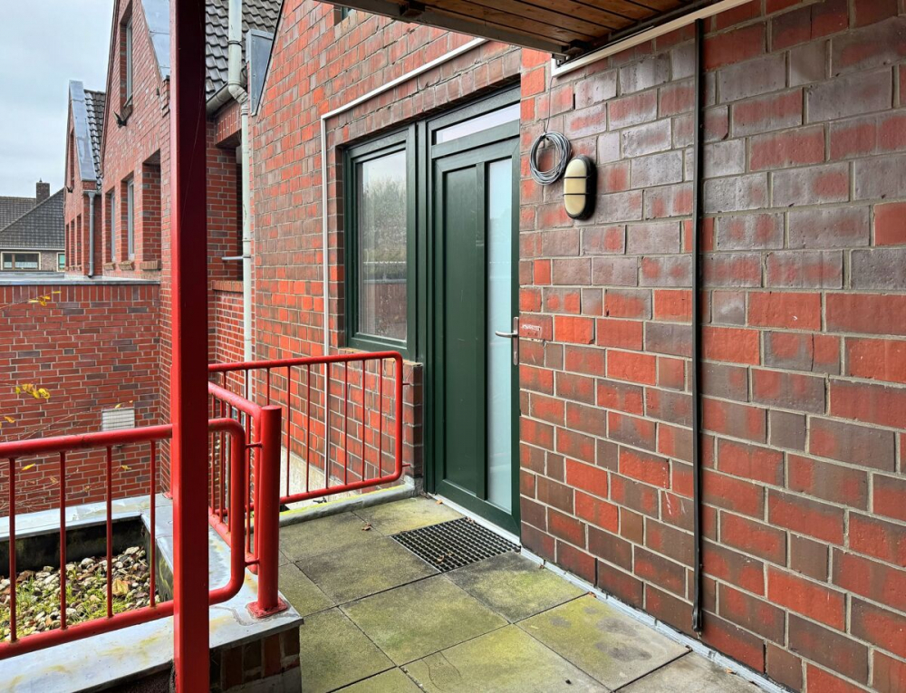 Renovierungsbedürftige 3ZKB-Maisonettewohnung in zentraler Lage der Blumenstadt Wiesmoor - Foto 4