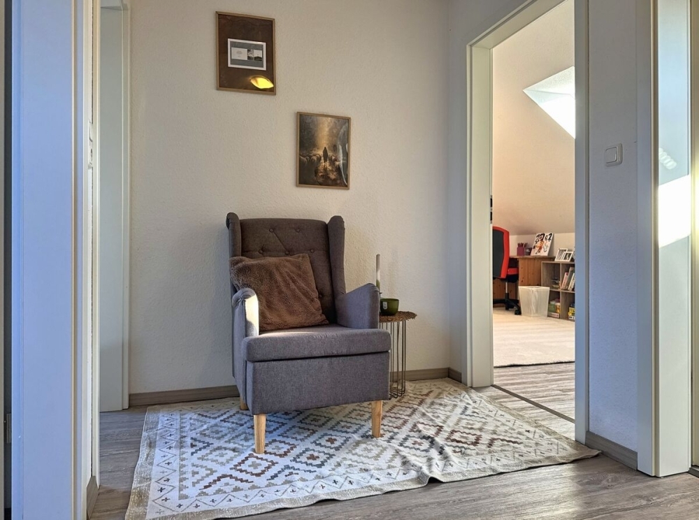 Gepflegtes Reihenmittelhaus mit Einbauküche, Terrasse und Carport in zentraler Lage von Wiesmoor - Foto 2