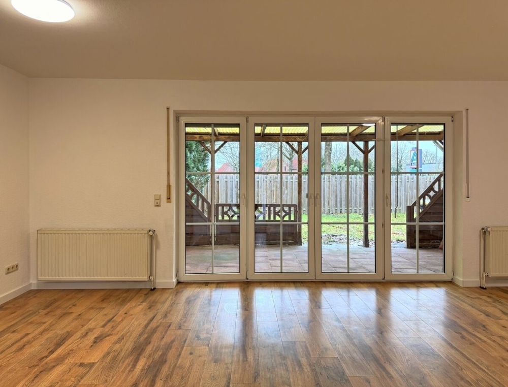 Renovierte DHH mit überdachter Terrasse, Garten & Garage in zentraler Lage von Ostgroßefehn - Foto 2