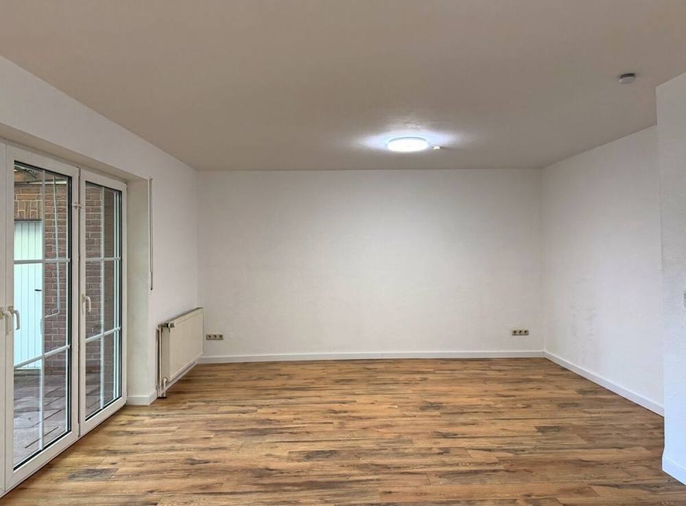 Renovierte DHH mit überdachter Terrasse, Garten & Garage in zentraler Lage von Ostgroßefehn - Foto 3