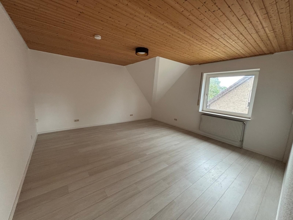 Oberwohnung mit Balkon am Obenende in zentraler Lage - Photo 2