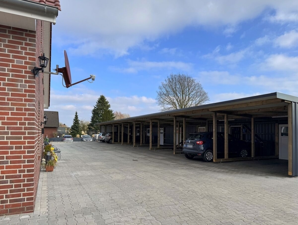 Erstbezug: Großzügige Oberwohnung mit Carport in Kanallage von Großefehn - Foto 2