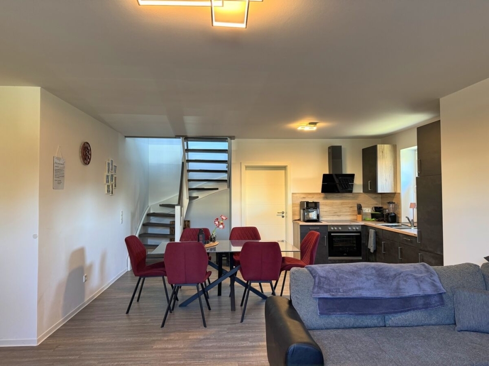 Ideal zum Wohlfühlen: Neuwertige Maisonettewohnung mit EBK & Dachterrasse in Wiesmoor - Foto 3