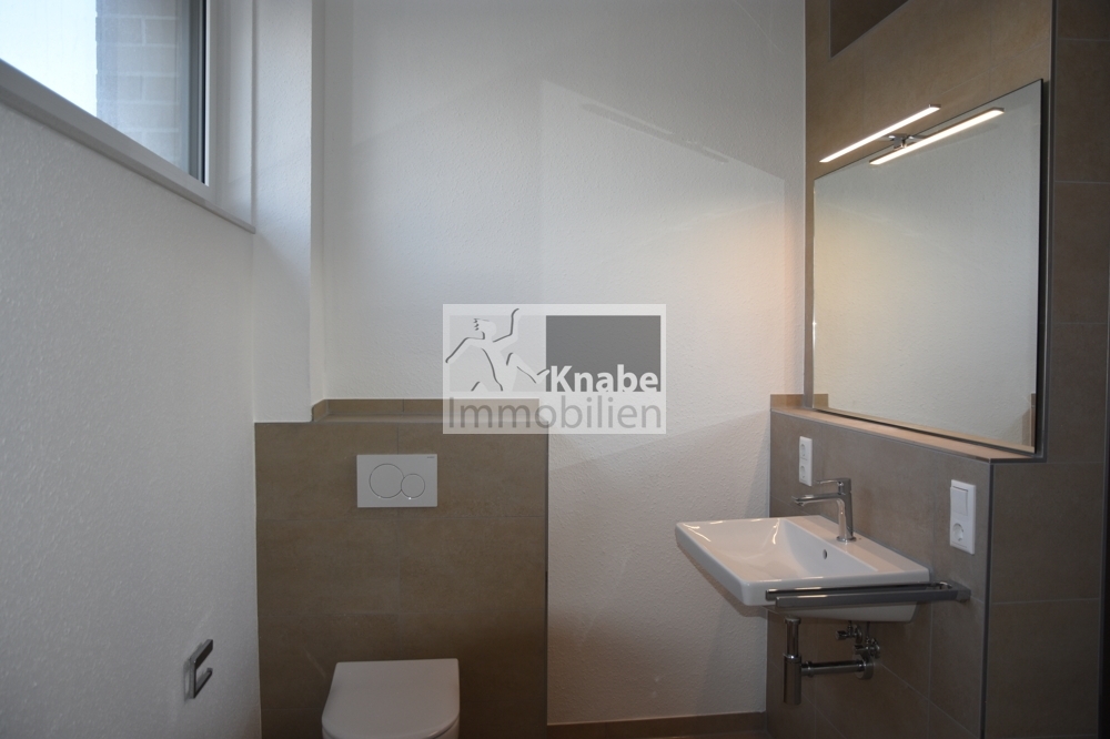 Neubau-Highlight mit Südterrasse, Gartenstück & eigenem Eingang! - Photo 2