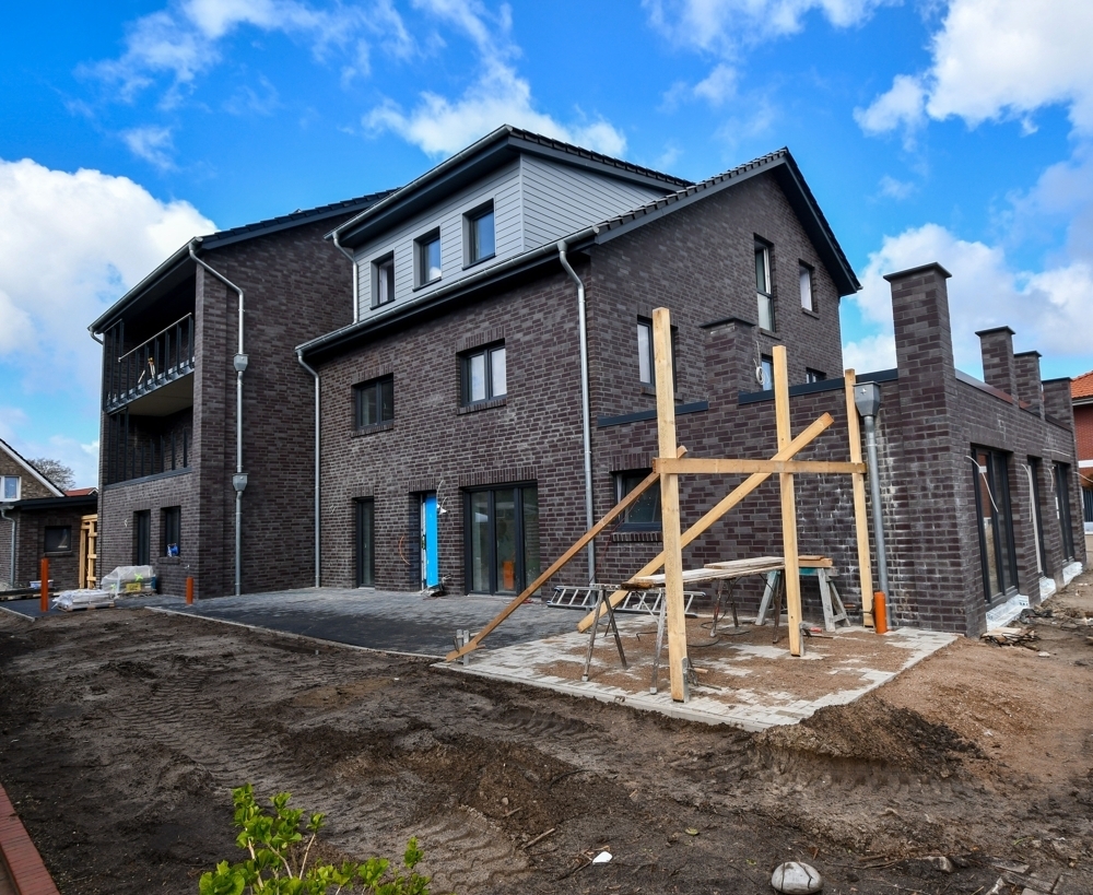 Erstbezug - Neubauwohnung mit Einbauküche, Balkon und PKW-Stellplatz in Altenoythe - Photo 2