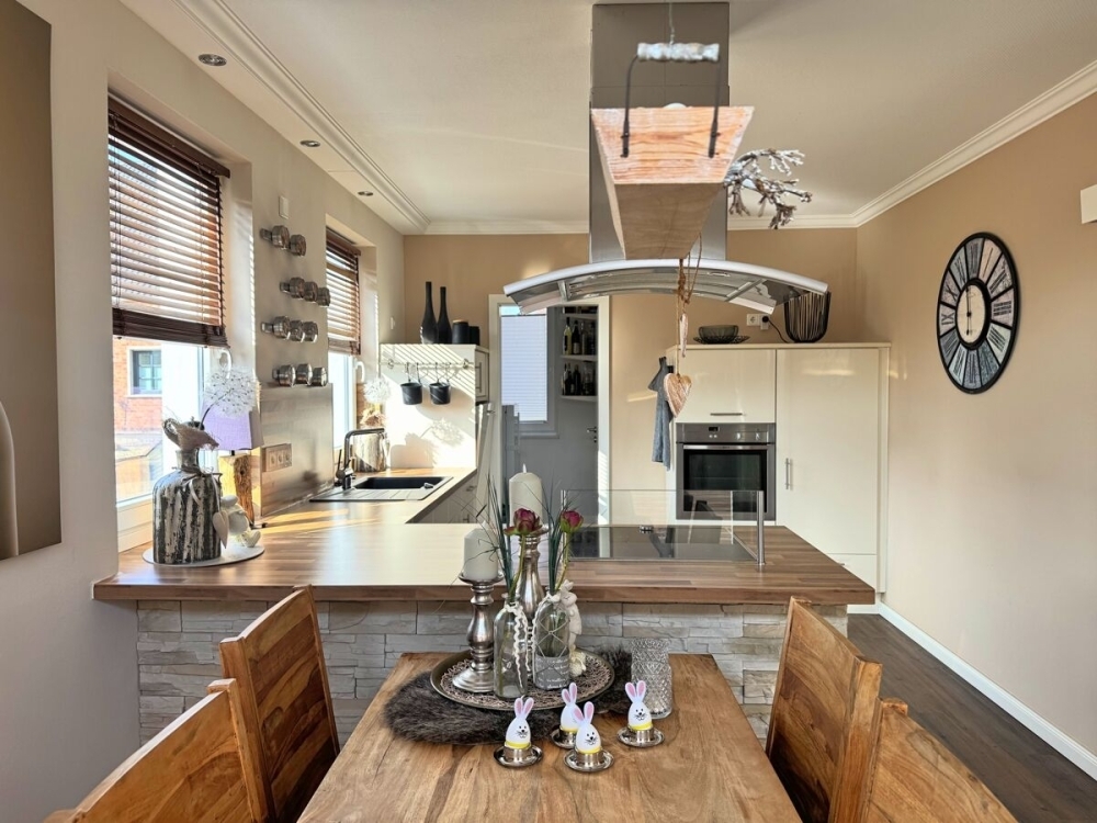 Extravagantes Wohnhaus mit Einbauküche & Doppelcarport in ruhiger Sackgassenendlage - Photo 3