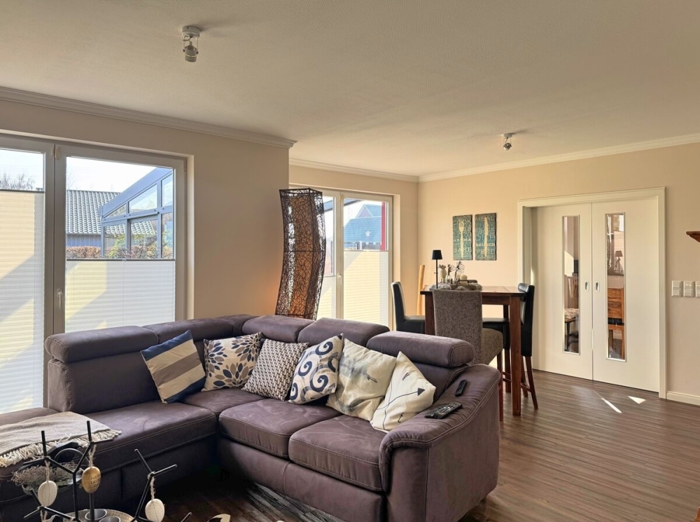 Extravagantes Wohnhaus mit Einbauküche & Doppelcarport in ruhiger Sackgassenendlage - Photo 1