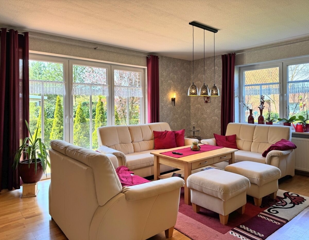 Urlaubsfeeling inklusive: Wohnhaus mit Einbauküche, Garten & Garage am Großsander Badesee - Photo 3