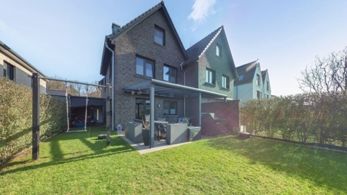 Hausansicht aus dem Garten