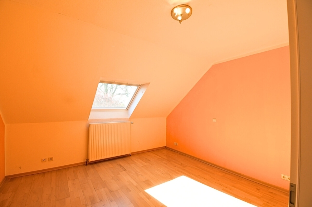 6219 - Großzügige 4-Zimmer-Obergeschosswohnung in ruhiger und dennoch zentraler Lage! - Foto 4