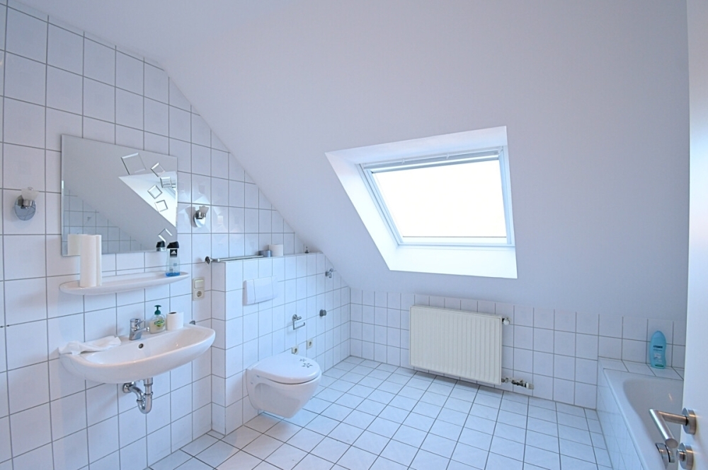 6219 - Großzügige 4-Zimmer-Obergeschosswohnung in ruhiger und dennoch zentraler Lage! - Foto 5