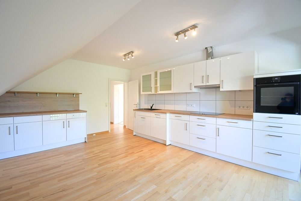6219 - Großzügige 4-Zimmer-Obergeschosswohnung in ruhiger und dennoch zentraler Lage! - Foto 1