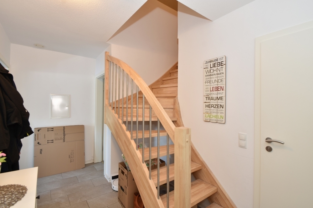 Obergeschosswohnung mit Balkon in zentraler Lage am Untenende! - Photo 2