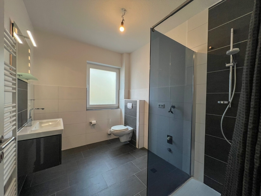 6731 - Attraktive 2-Zimmer-Obergeschosswohnung mit Balkon im Ortszentrum von Edewecht! - Photo 2