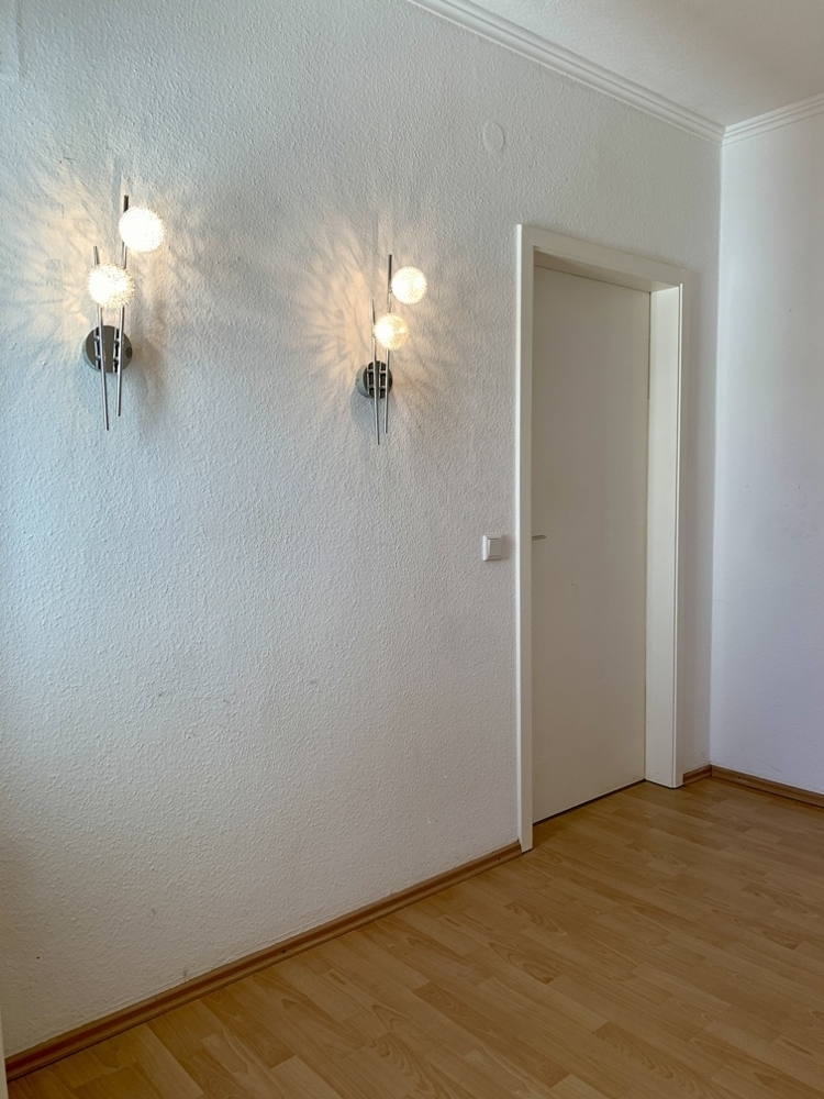 Zentrale 2- Zimmer-Wohnung im 1. OG ab sofort frei! - Foto 4
