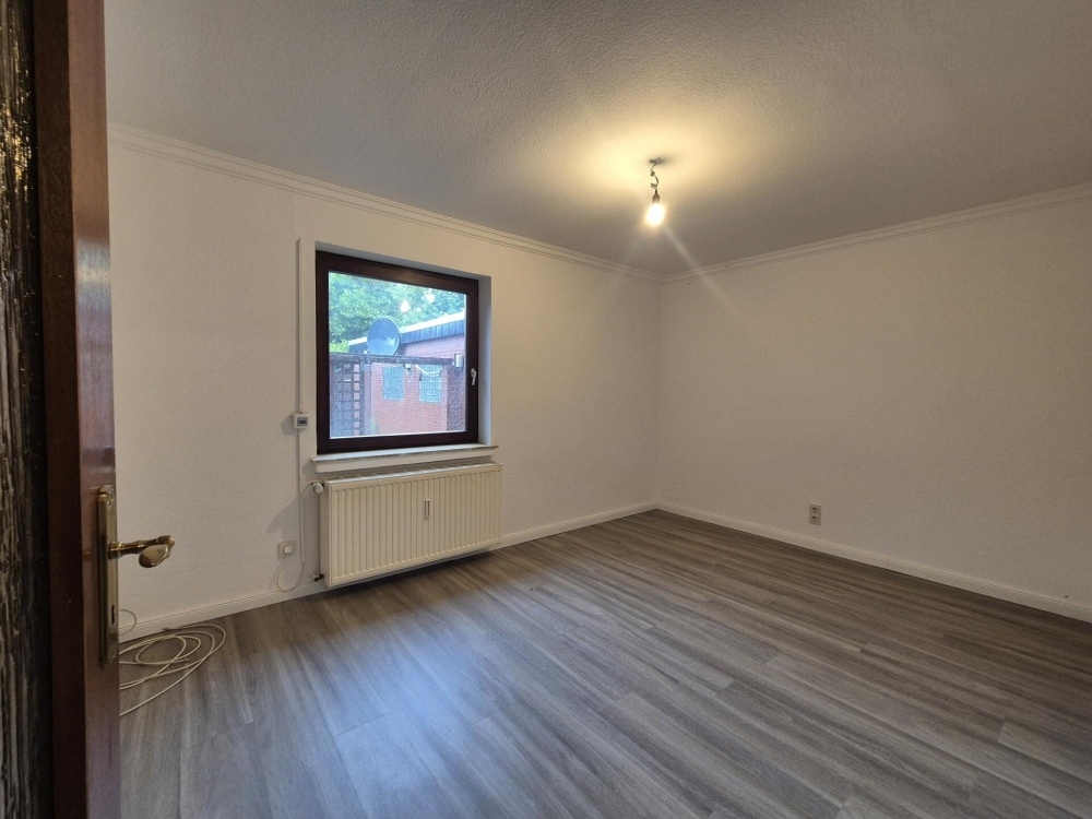 Großzügiges Wohnhaus mit zwei Wohneinheiten, Garagen, Keller und Garten in Kirchseelte - Foto 2