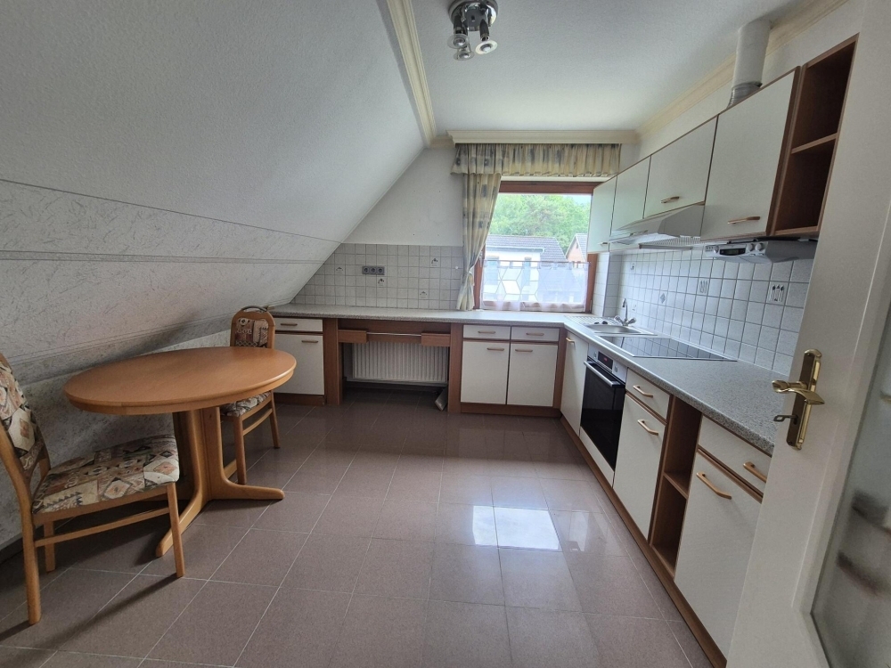 Großzügiges Wohnhaus mit zwei Wohneinheiten, Garagen, Keller und Garten in Kirchseelte - Foto 3