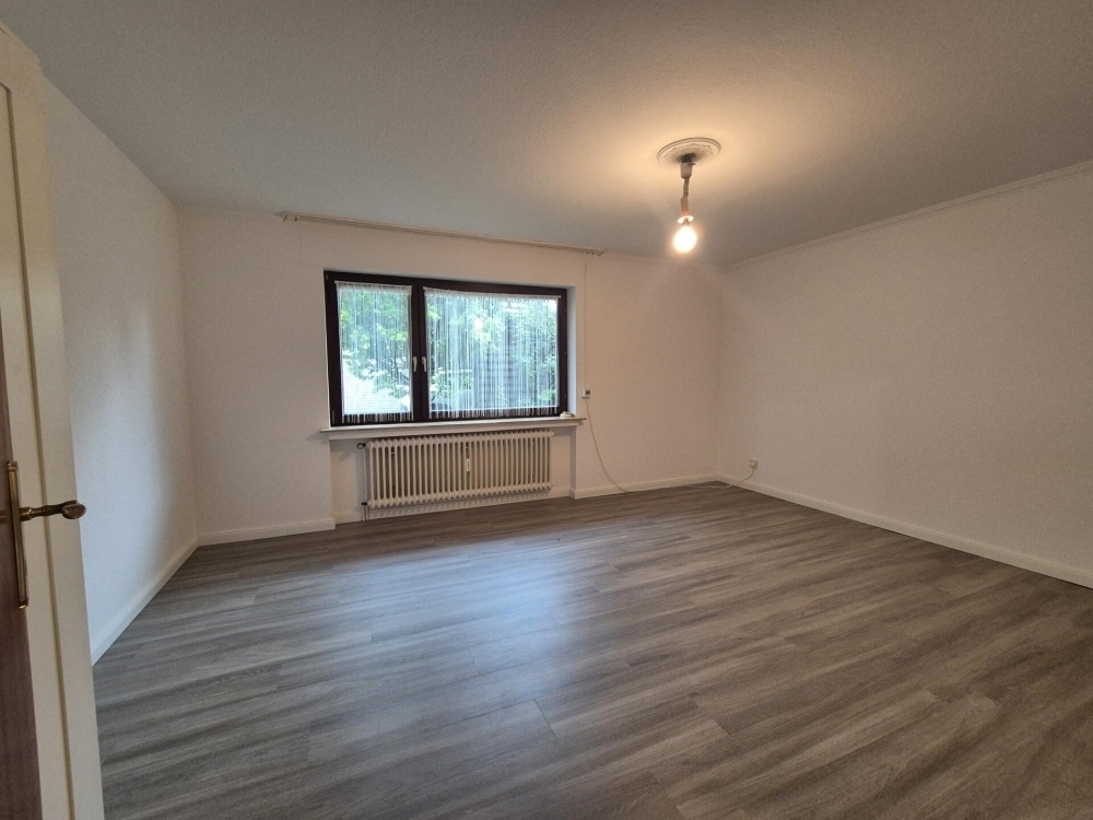 Großzügiges Wohnhaus mit zwei Wohneinheiten, Garagen, Keller und Garten in Kirchseelte - Foto 1