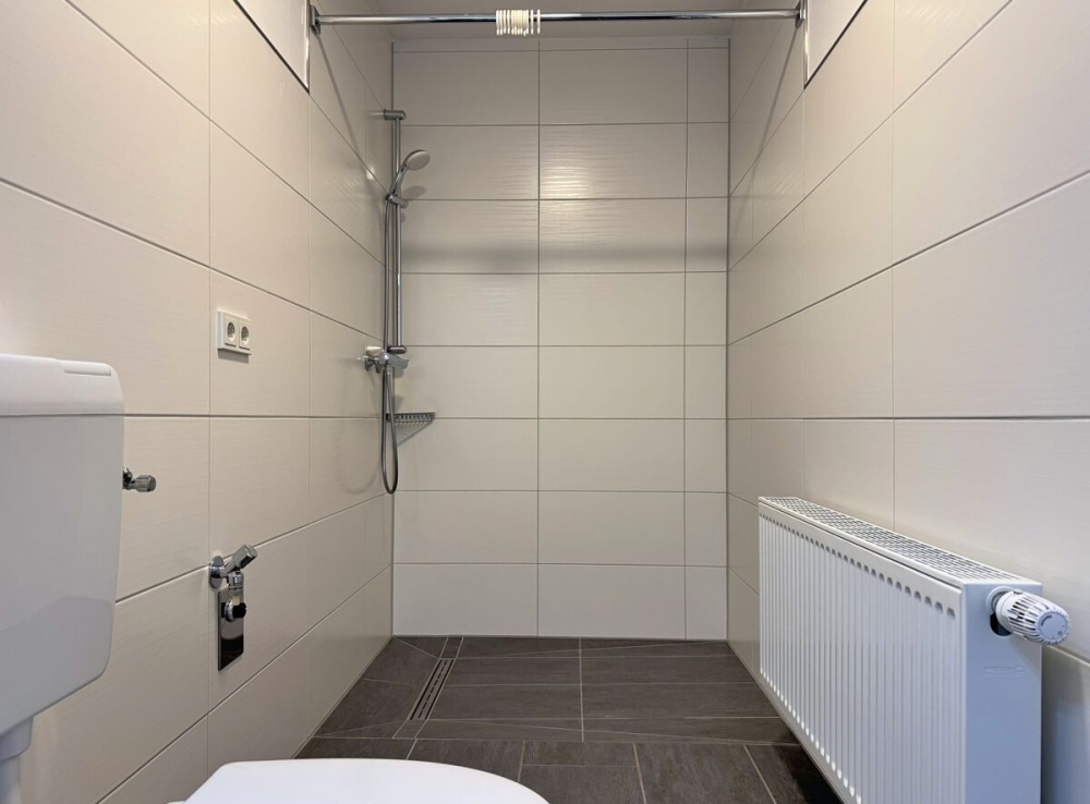 Renovierte 2-ZKB-Erdgeschosswohnung mit Einbauküche in zentraler Lage von Strackholt - Photo 4