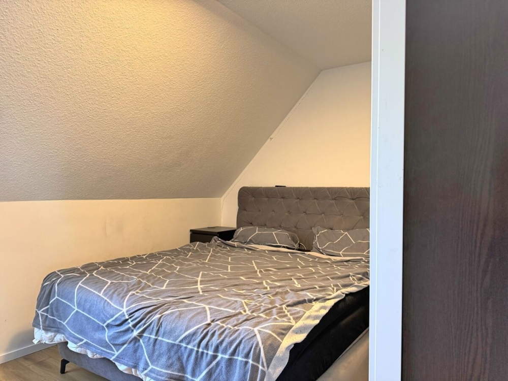 Gut geschnittene Dachgeschosswohnung mit Balkon und Carport in Großefehn-Holtrop - Photo 2
