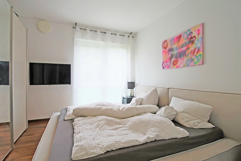 Wohngefühl trifft Eleganz: Komfortable Wohnung mit großem Balkon, Aufzug und Tiefgaragenstellplatz zu vermieten - Photo 3