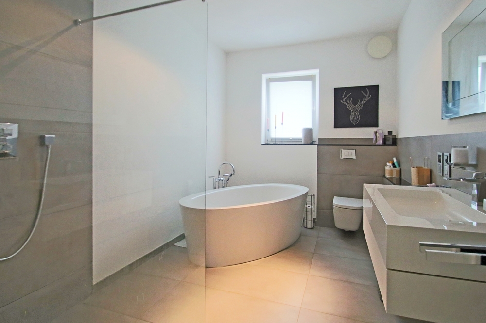 Wohngefühl trifft Eleganz: Komfortable Wohnung mit großem Balkon, Aufzug und Tiefgaragenstellplatz zu vermieten - Photo 5