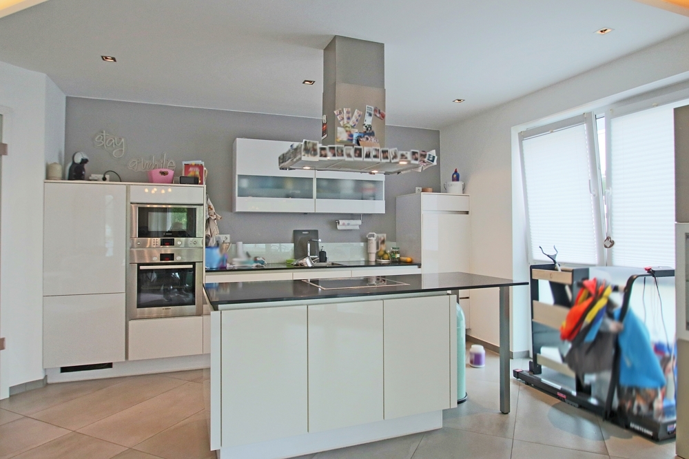 Wohngefühl trifft Eleganz: Komfortable Wohnung mit großem Balkon, Aufzug und Tiefgaragenstellplatz zu vermieten - Photo 4
