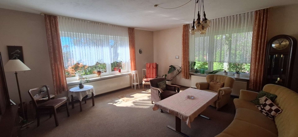 Ihr neues Zuhause im Grünen: Viel Platz, Komfort und flexible Wohnbereiche - Photo 1