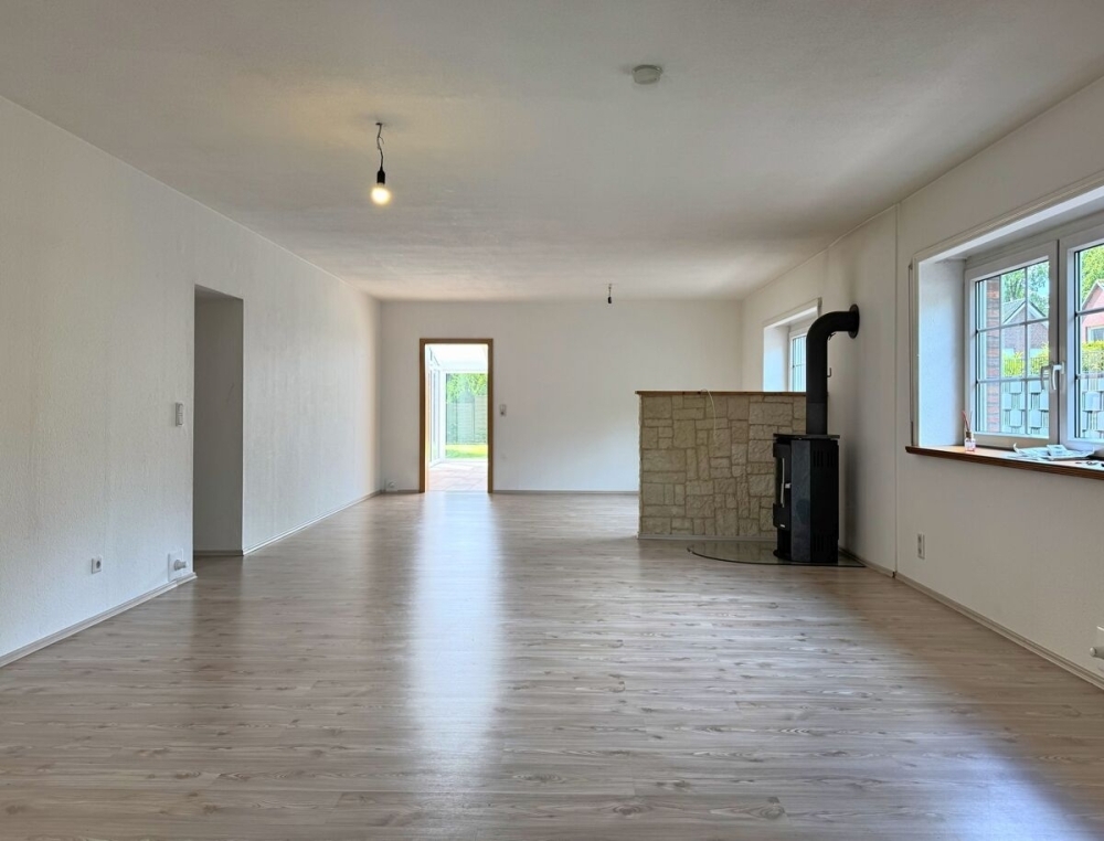 Gemütliche Erdgeschosswohnung mit Wintergarten und Kamin in ruhiger Lage von Hesel - Foto 1
