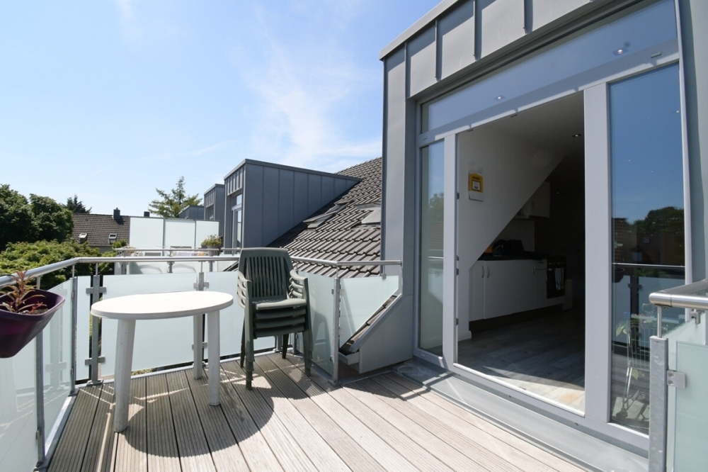 6744 - Attraktive 2-Zimmer-Dachgeschosswohnung mit EBK & Balkon! - Photo 5