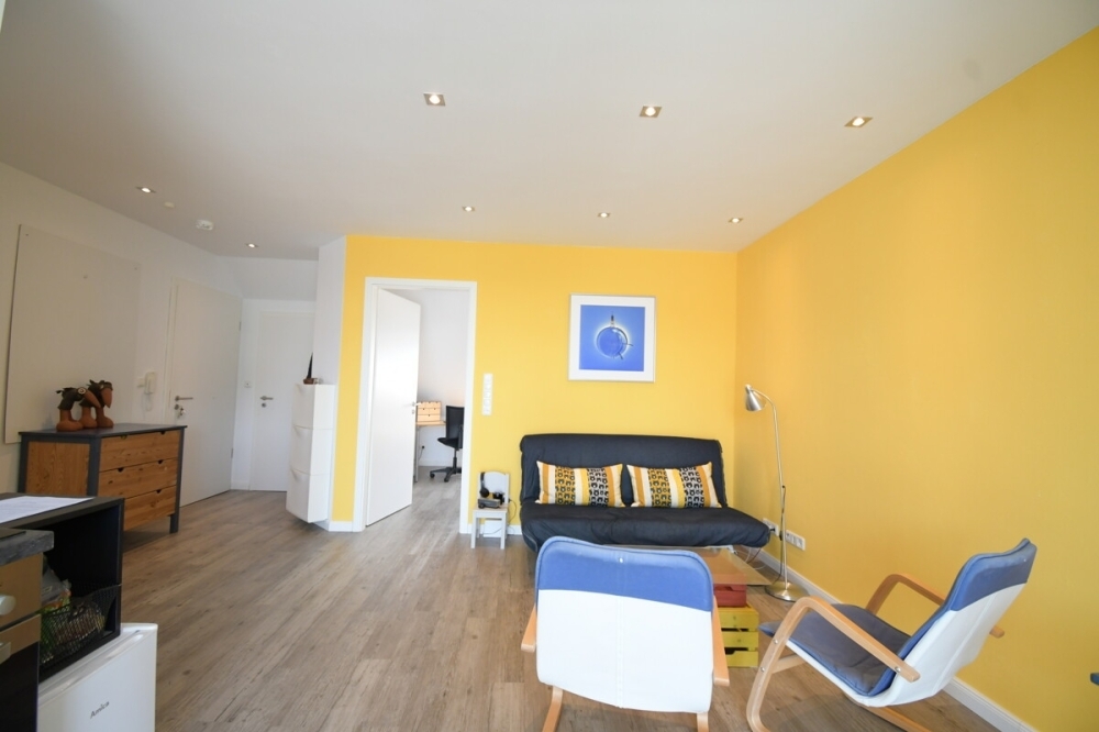 6744 - Attraktive 2-Zimmer-Dachgeschosswohnung mit EBK & Balkon! - Photo 2