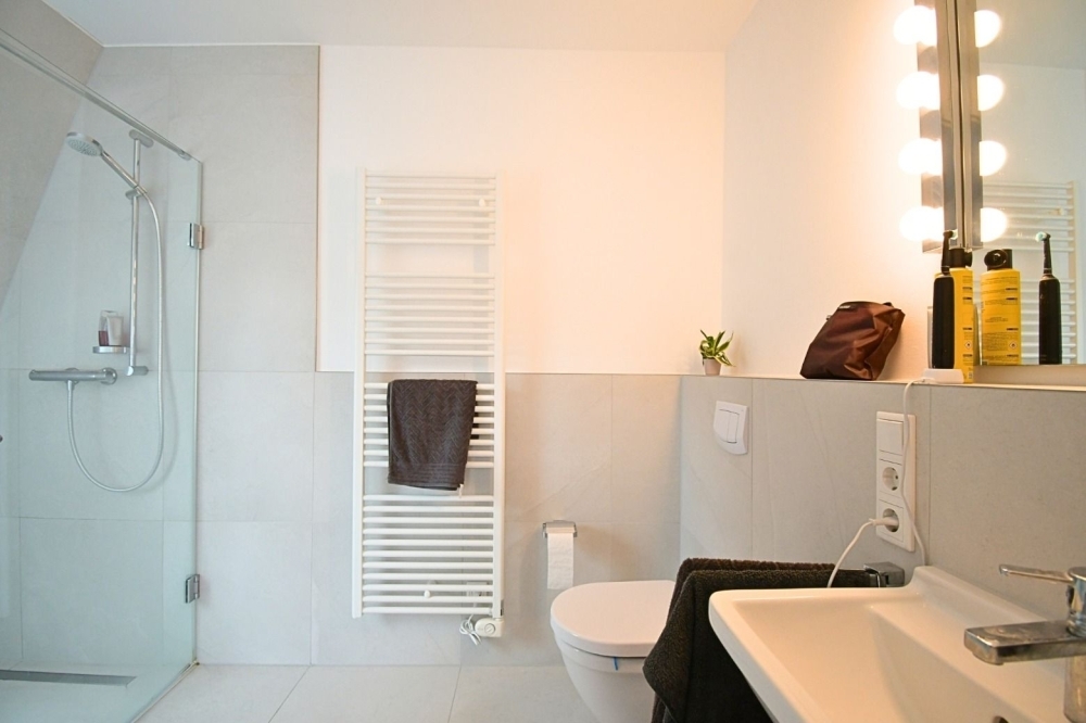 5986 - Attraktive 2-Zimmer-Wohnung mit EBK, Tiefgaragenstellplatz und 2 Balkonen in begehrter Lage! - Foto 3