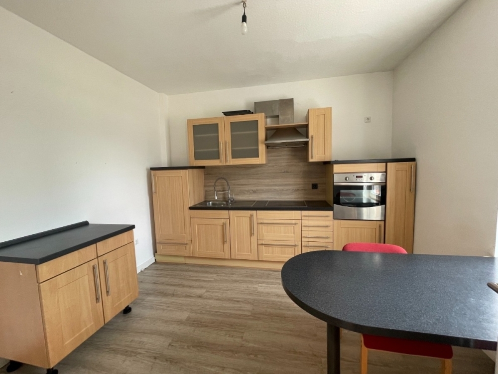 Gepflegte, renovierte Wohnung mit eigenem Eingang und PKW-Stellplatz - Photo 1