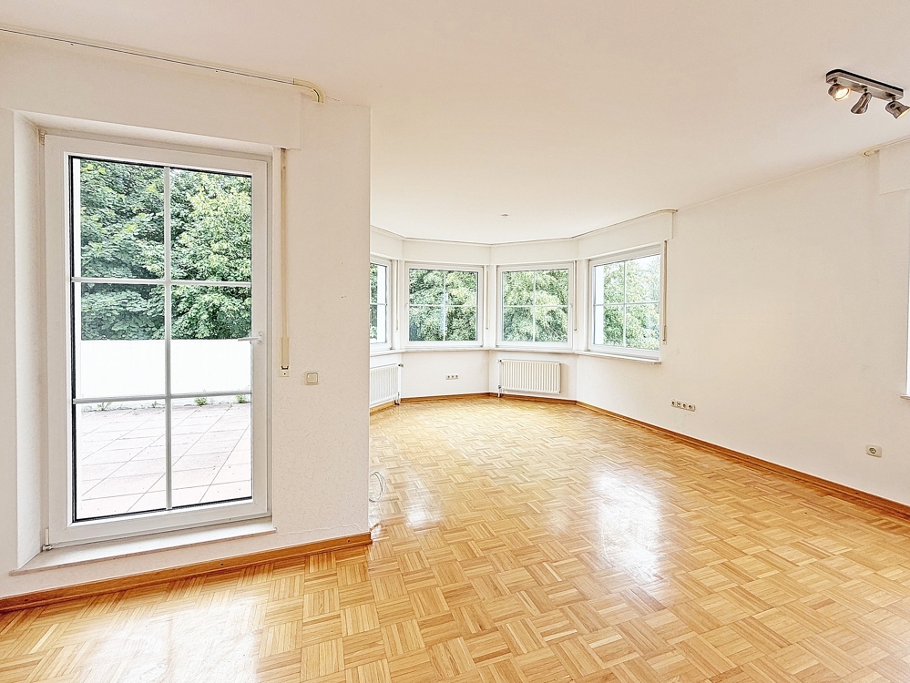 Lichtreiche 3-Zimmer-Wohnung mit Balkon und Garage zu vermieten - Photo 1