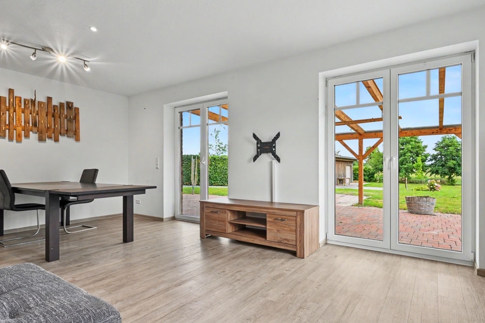 Modernes und neuwertiges Familienhaus in Kanallage von Südgeorgsfehn | 188 m² Wohnfläche - Foto 1