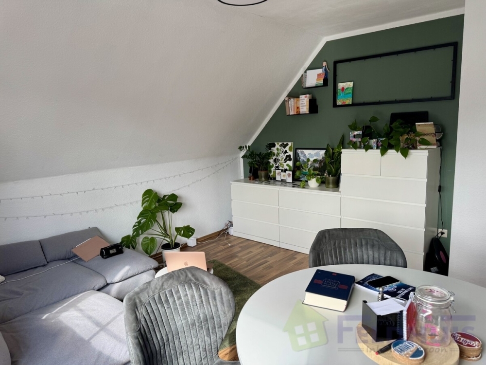 Gemütliche Oberwohnung mit Balkon in zentraler Lage von Neermoor-Kolonie! - Photo 1
