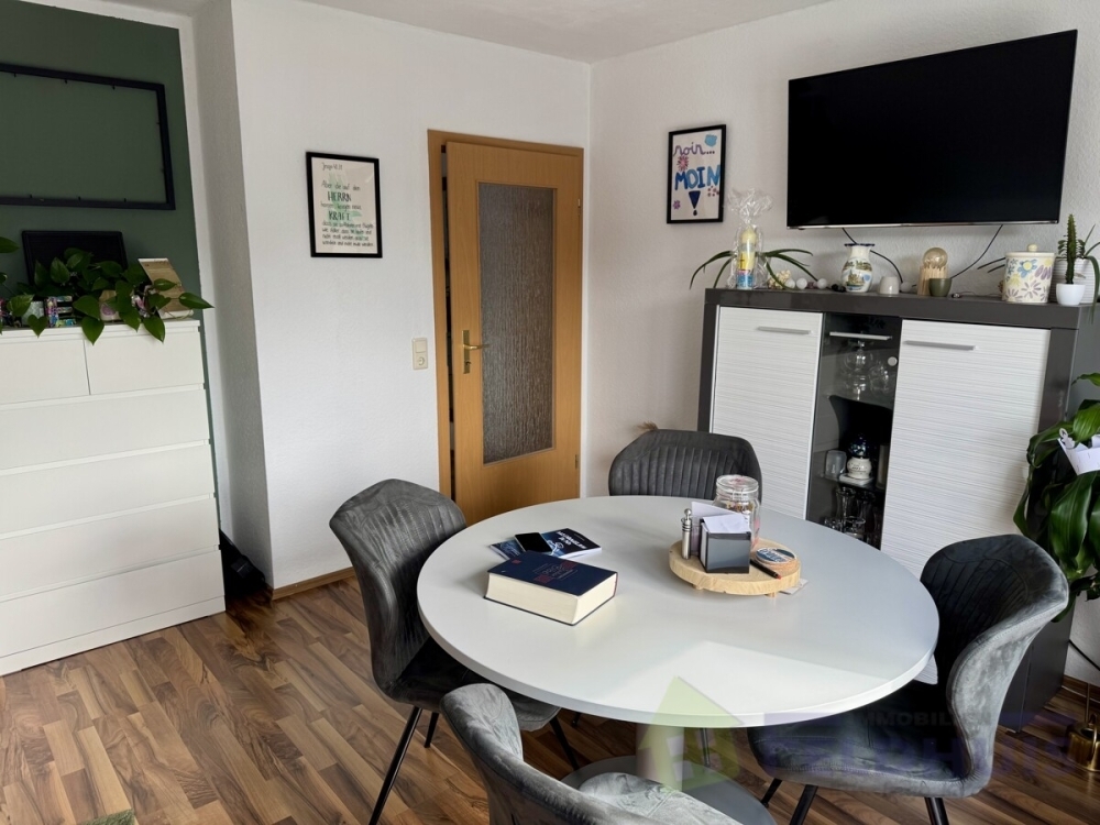 Gemütliche Oberwohnung mit Balkon in zentraler Lage von Neermoor-Kolonie! - Photo 3