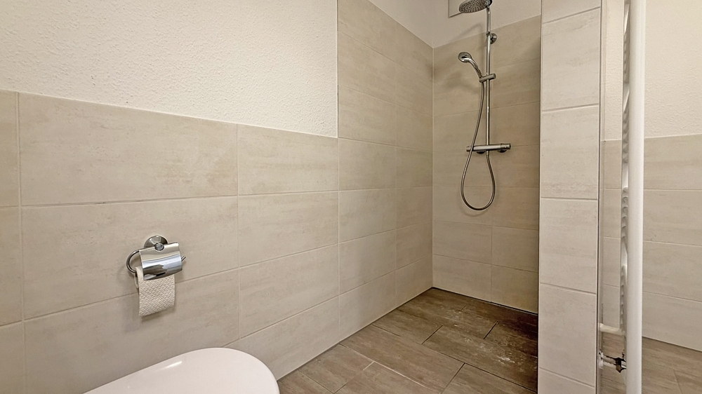 Moderne Erdgeschoss-Singlewohnung mit Terrasse und Einbauküche - Foto 3