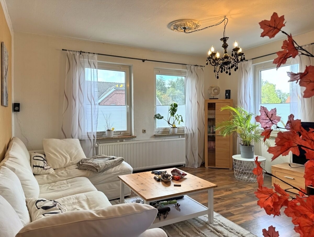 Großzügige Dachgeschosswohnung mit Einbauküche und Dachterrasse im Herzen von Wiesmoor - Foto 1