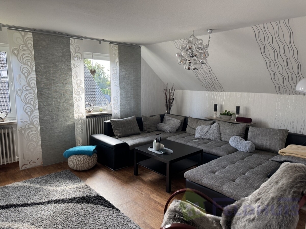 Gemütliche Oberwohnung mit Balkon in ruhiger Lage von Holtland! - Foto 1