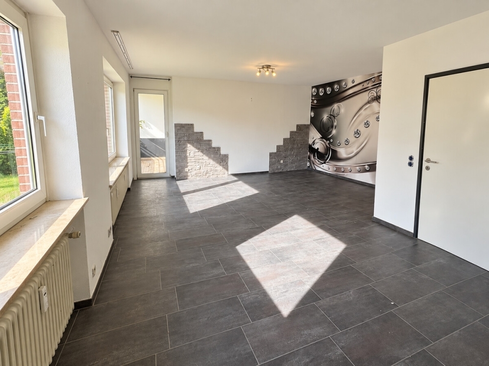 6629 - Du renovierst – wir schenken dir die Miete! Bezugsfreie 4-Zimmer-Whg. in der Schulstraße - Foto 2