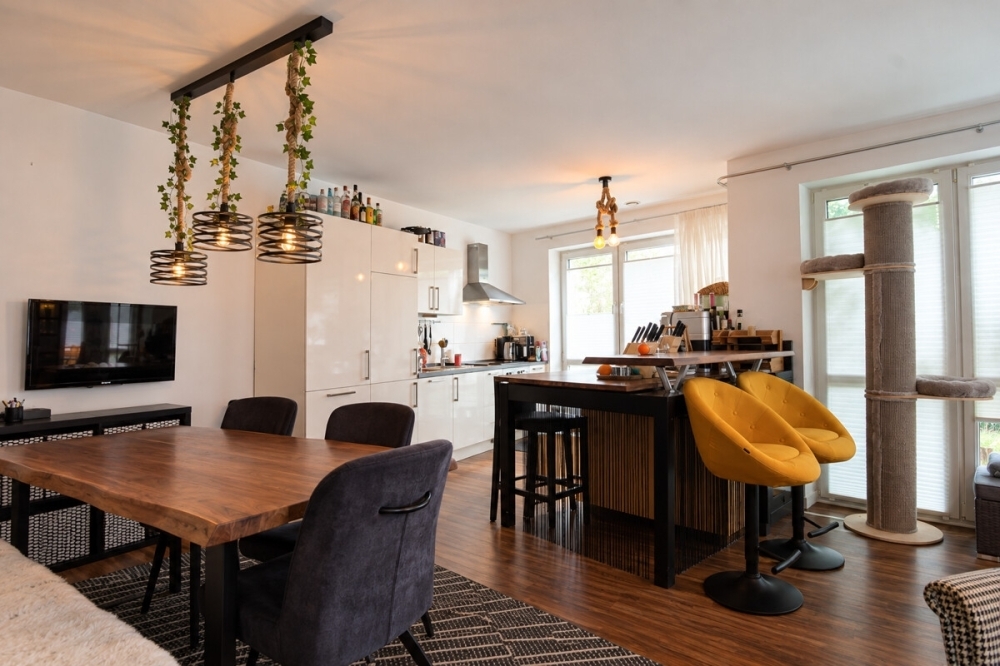 6764- Attraktive 4-Zimmer-Wohnung mit EBK und Balkon in TOP-Lage! - Foto 1