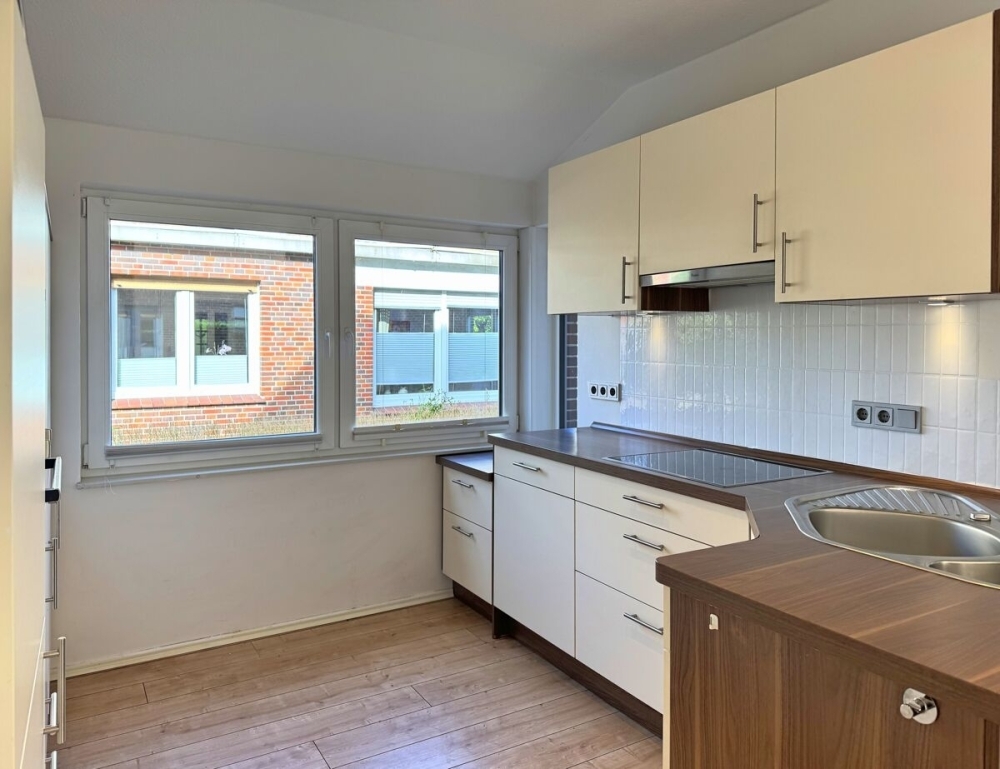 1A-Zentrumslage: Saniertes Einfamilienhaus mit Einbauküche, Garten & Garage in Wiesmoor - Foto 5