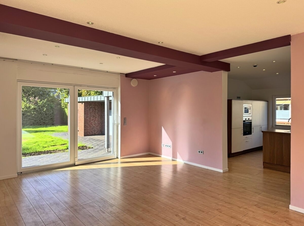1A-Zentrumslage: Saniertes Einfamilienhaus mit Einbauküche, Garten & Garage in Wiesmoor - Foto 2