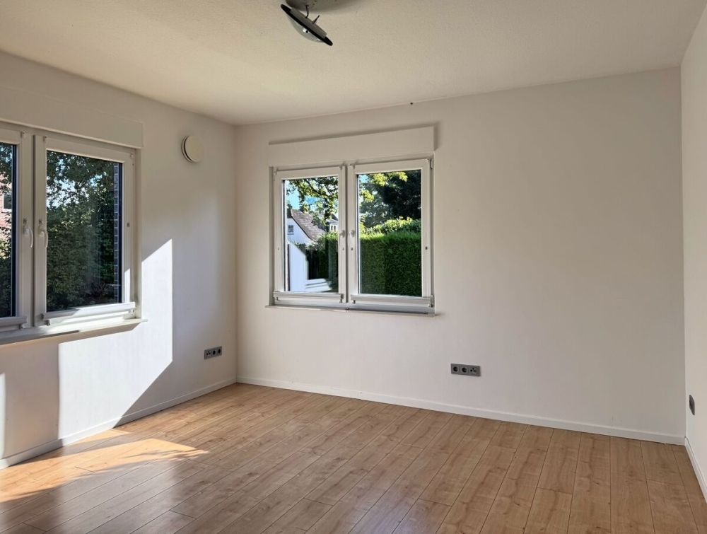 1A-Zentrumslage: Saniertes Einfamilienhaus mit Einbauküche, Garten & Garage in Wiesmoor - Foto 1