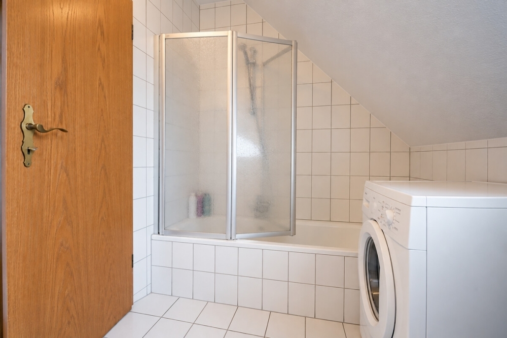 6796 - Helle, ruhig gelegene 2-Zimmer-Dachgeschosswohnung mit Balkon im Ortszentrum! - Foto 4