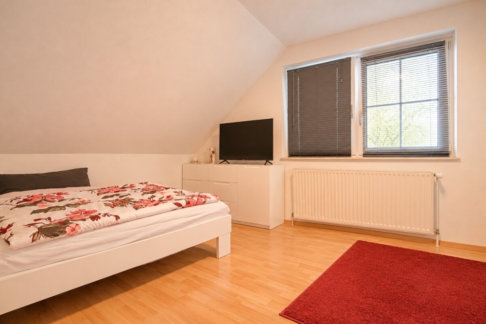 6796 - Helle, ruhig gelegene 2-Zimmer-Dachgeschosswohnung mit Balkon im Ortszentrum! - Foto 2